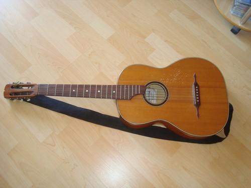 Alte gitarre 1900 - um,